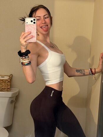 Full leaked A hicks private photo