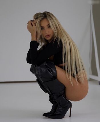 Full leaked Abby vogue private photo