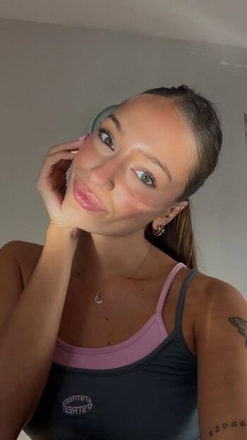 Full leaked Abril carnevalle private photo