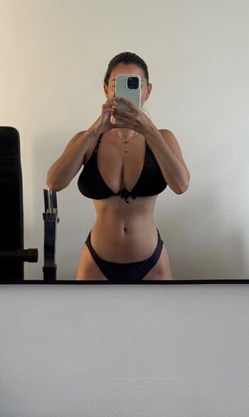 Full leaked Adehlaide private photo