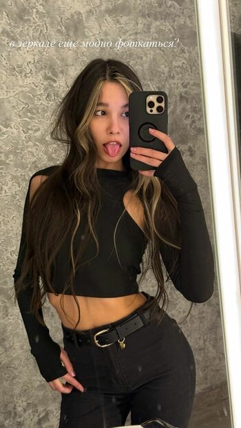 Full leaked Adelwauww page private photo