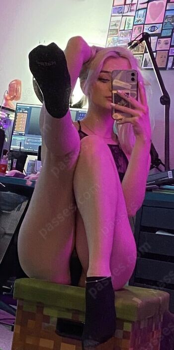 Full leaked Adrianahlee private photo