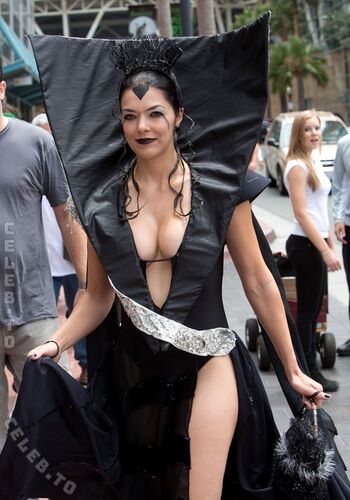 Full leaked Adrianne curry page private photo