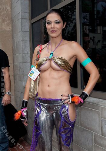 Full leaked Adrianne curry page private photo