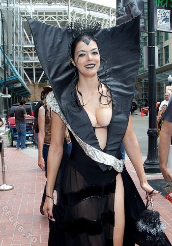 Full leaked Adrianne curry page private photo