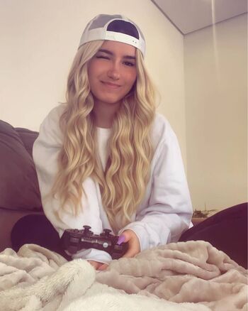 Full leaked Adriele buchner private photo