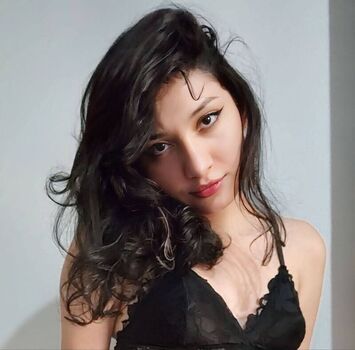 Adrya Oliv