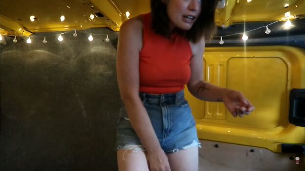 Full leaked Adventuresofellie private photo