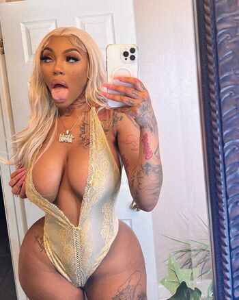 Full leaked African bimbos private photo