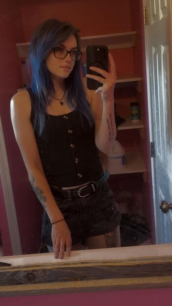 Full leaked Ahoyhailey private photo