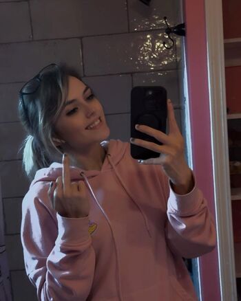 Full leaked Ahoyhailey private photo