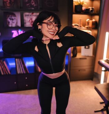 Full leaked Aileensenpaireacts private photo