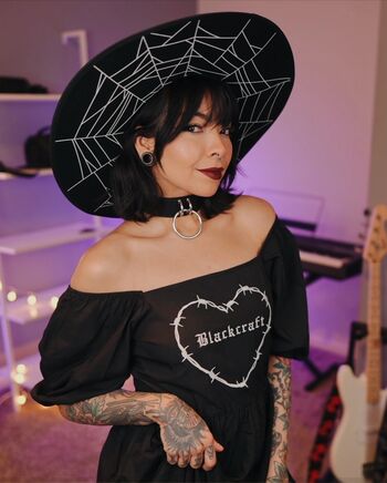 Full leaked Aileensenpaireacts private photo