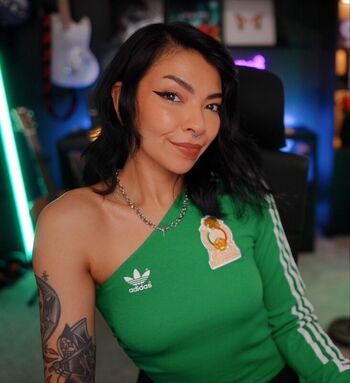 AileenSenpaiReacts