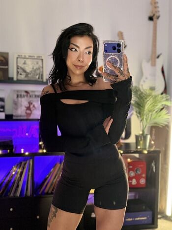 Full leaked Aileensenpaireacts private photo