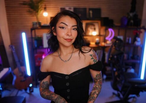 AileenSenpaiReacts
