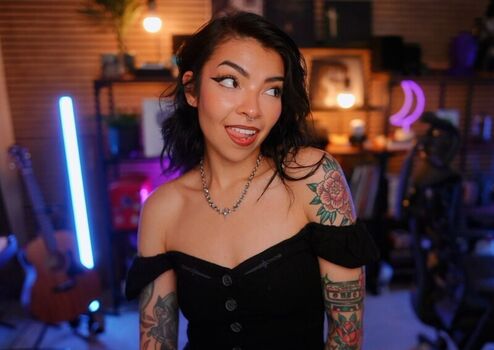 Full leaked Aileensenpaireacts private photo