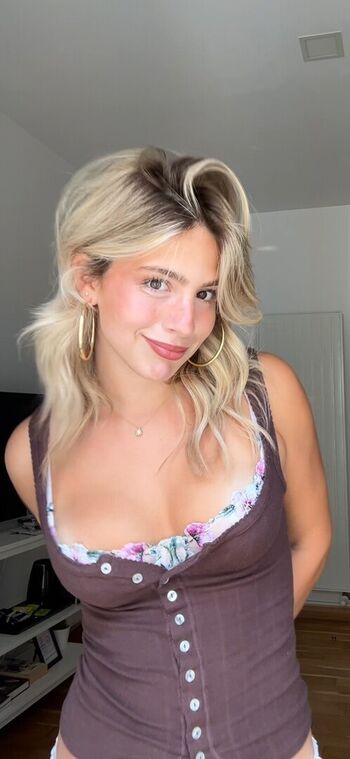 Full leaked Ainsley rolstad private photo