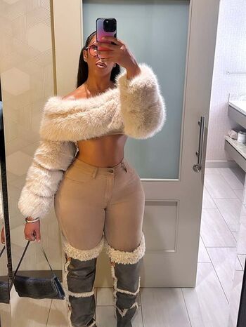 Full leaked Aishaaamarie private photo