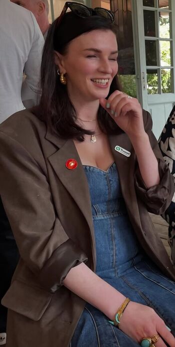Full leaked Aisling bea private photo