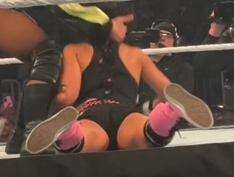Full leaked Aj lee page private photo