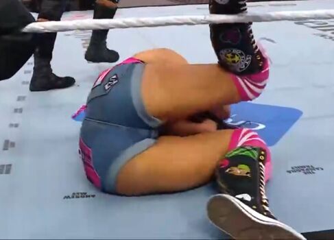 Full leaked Aj lee private photo
