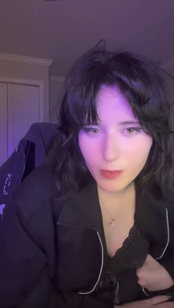 Full leaked Akutles private photo