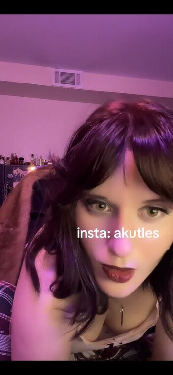 Full leaked Akutles private photo