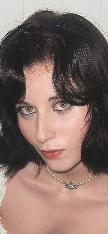 Full leaked Akutles private photo