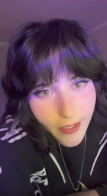 Full leaked Akutles private photo
