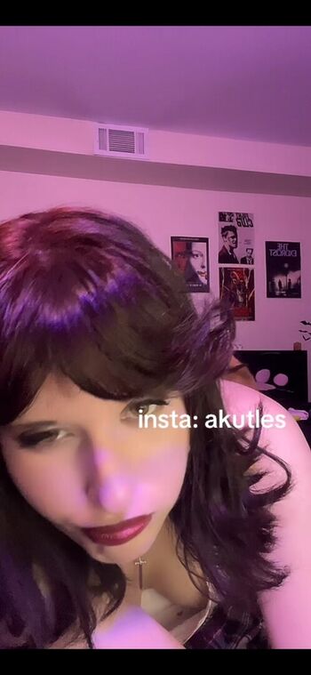 Full leaked Akutles private photo