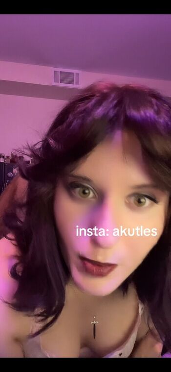 Full leaked Akutles private photo