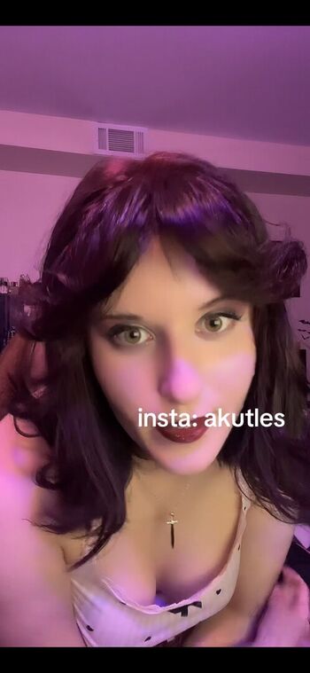 Full leaked Akutles private photo
