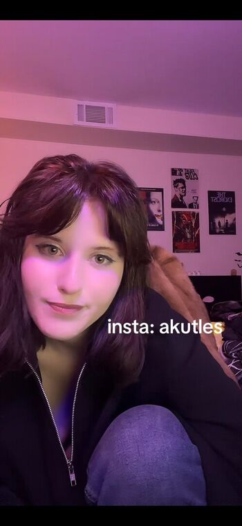 Full leaked Akutles private photo