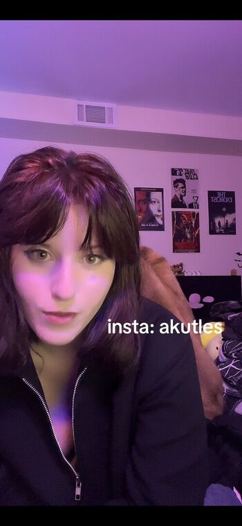 Full leaked Akutles private photo
