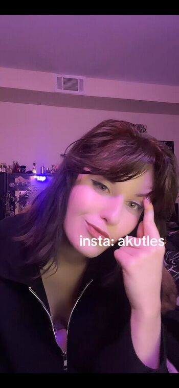 Full leaked Akutles private photo