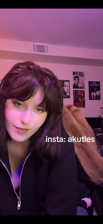 Full leaked Akutles private photo