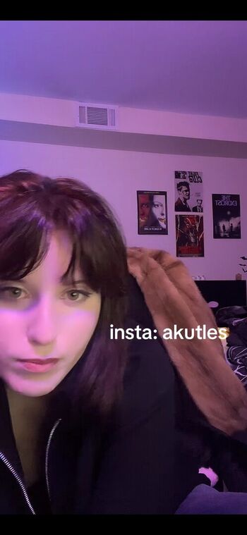 Full leaked Akutles private photo
