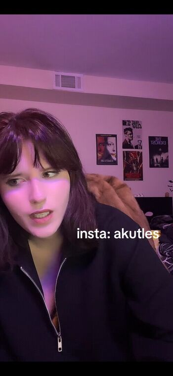 Full leaked Akutles private photo