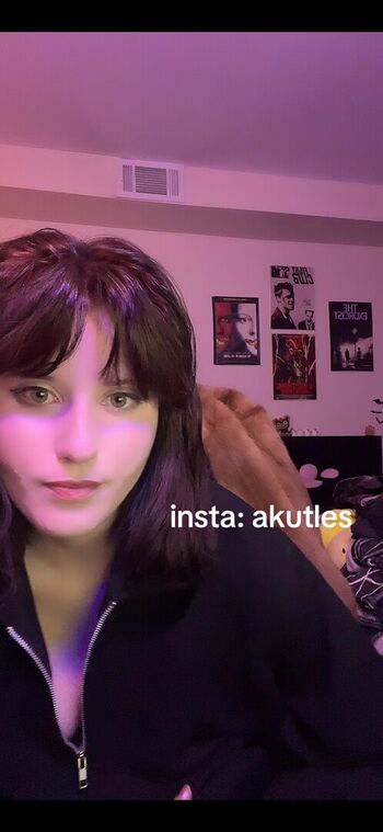 Full leaked Akutles private photo