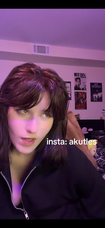 Full leaked Akutles private photo