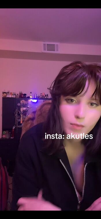 Full leaked Akutles private photo