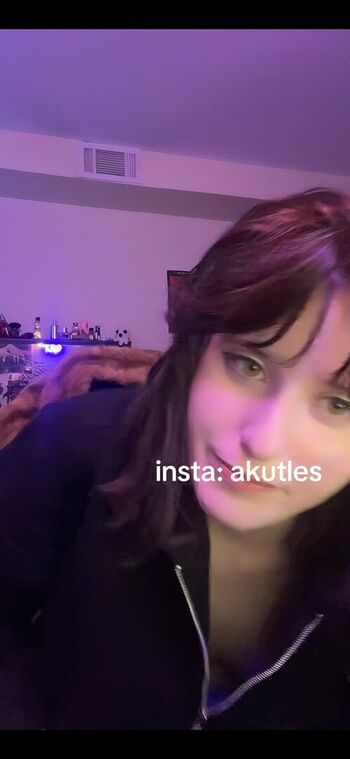 Full leaked Akutles private photo