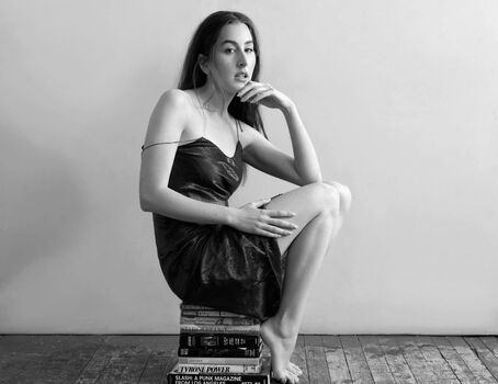 Full leaked Alana haim private photo