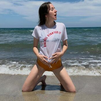 Full leaked Alana haim private photo