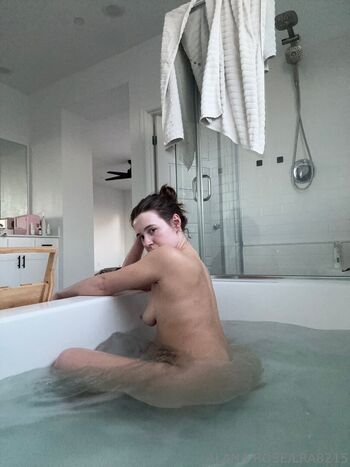 Alanarose8