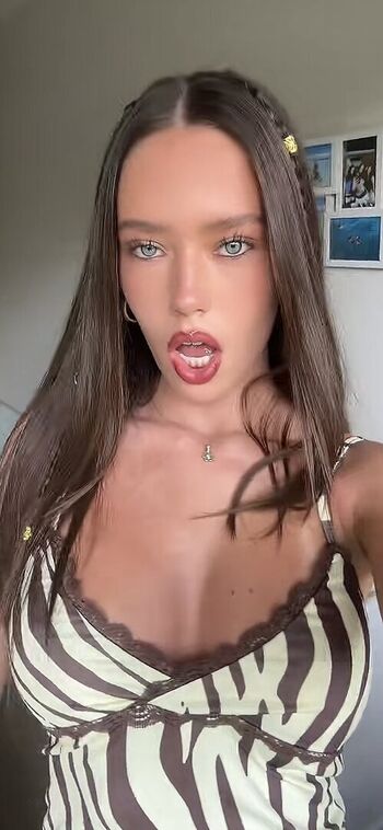 Full leaked Alanascott private photo