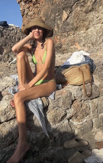 Full leaked Alexa chung private photo
