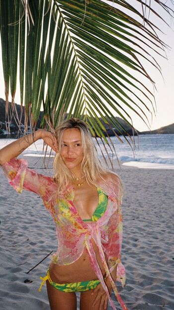 Full leaked Alexis ren  page private photo