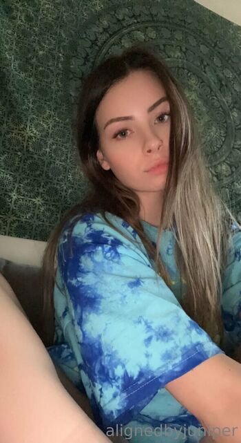 Full leaked Alignedbykarissa private photo